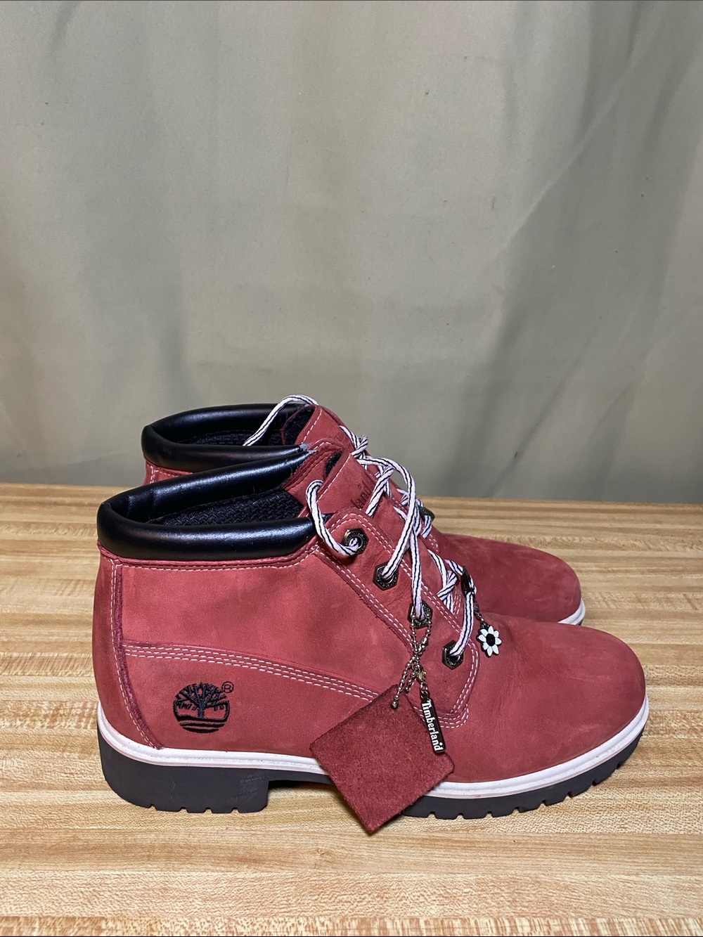 Timberland Women’s Waterproof Nellie Chukka Boots Nubuck Leather size 8M